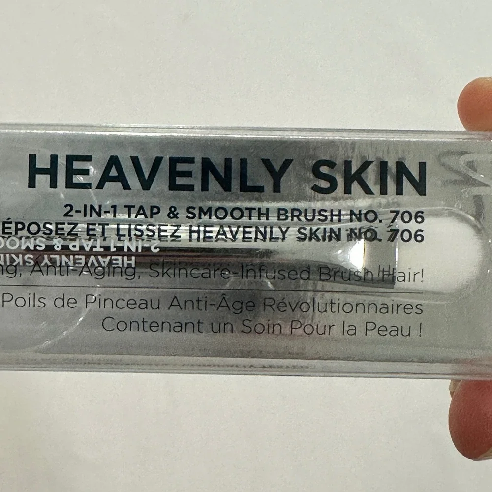 IT Cosmetics Heavenly Skin 2-in-1 Tap & Smooth Brush No 706 Eye Cream Tool New